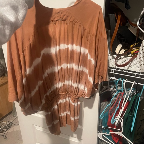 Vici Tie Dye V Neck Peplum Style Top - Picture 3 of 4